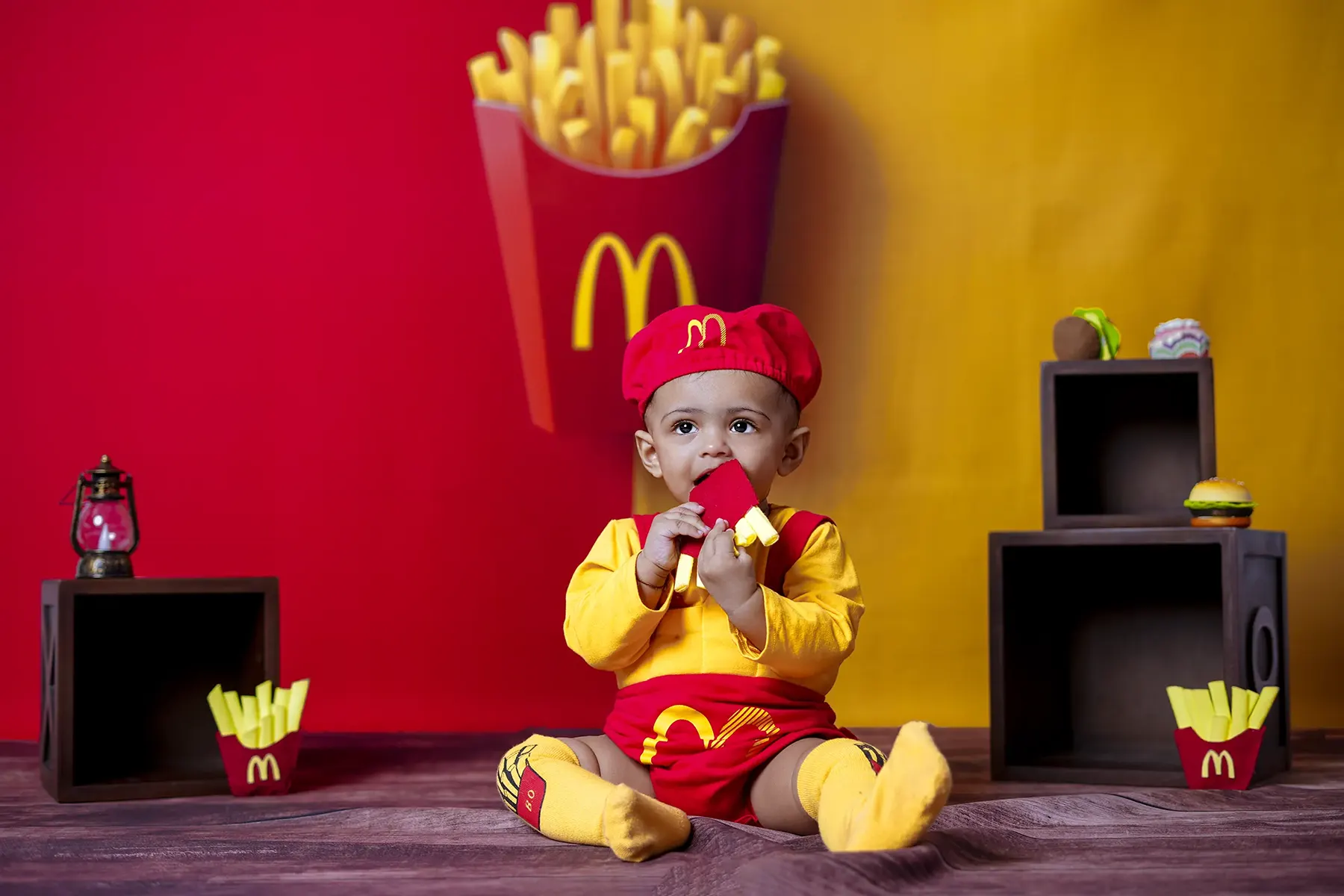 https://dx21q3b76hjv4.cloudfront.net/images/new/themes/mcdonalds-baby/baby-photoshoot-in-bangalore.webp