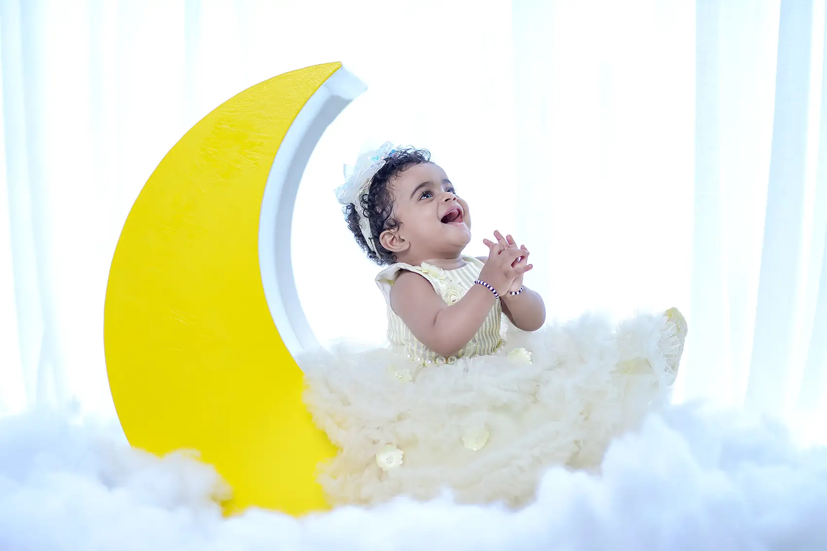 https://dx21q3b76hjv4.cloudfront.net/images/new/themes/moon-and-sky/baby-photography-bangalore.webp