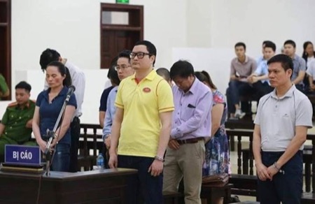 Trần Hữu Tiệp nghe tuyên án chung thân tại tòa