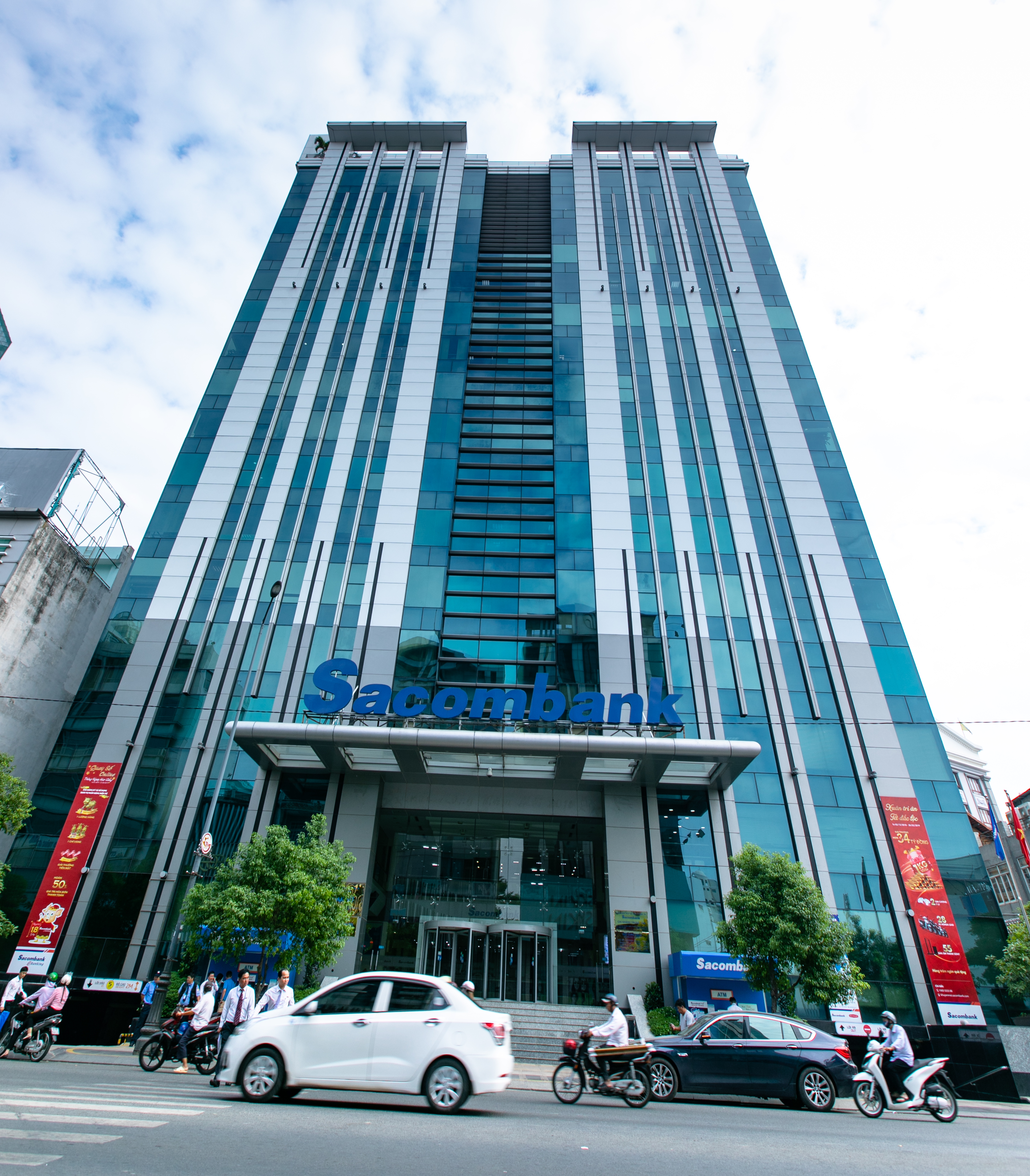Tòa nhà trụ sở chính Sacombank tại Nam Kỳ Khởi Nghĩa TP. Hồ Chí Minh